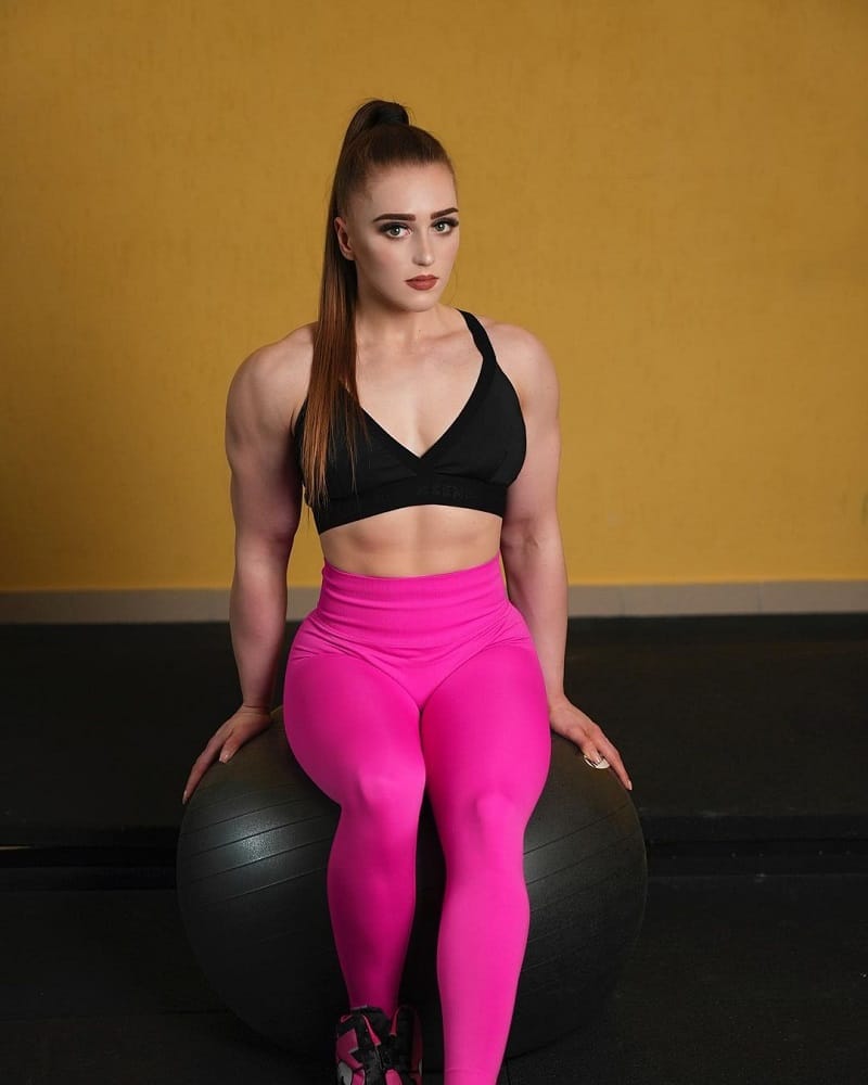 Meet Julia Vins The Cute Russian Bodybuilder Who Proved Sexy & Strong Can Coexist