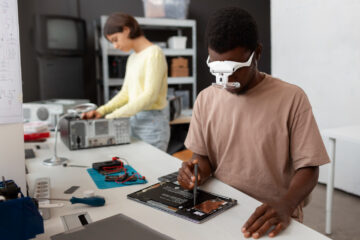 Everyday Science That Explains Your Gadgets